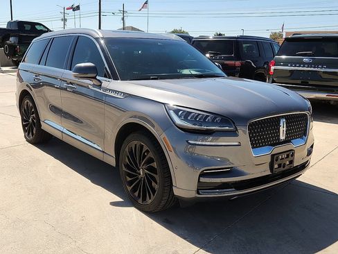 Used 2022 Lincoln Aviator Reserve w/ Equipment Group 201A AWD/4WD image 4
