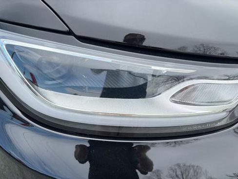 Used 2024 Chrysler Pacifica Touring-L image 10