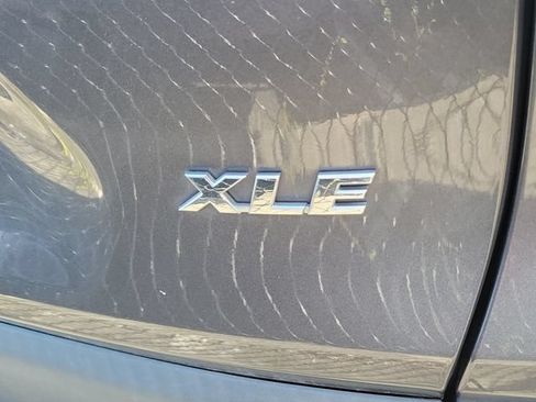 Used 2023 Toyota RAV4 XLE Premium FWD image 5