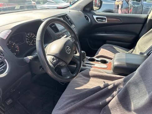 Used 2020 Nissan Pathfinder Platinum FWD image 10