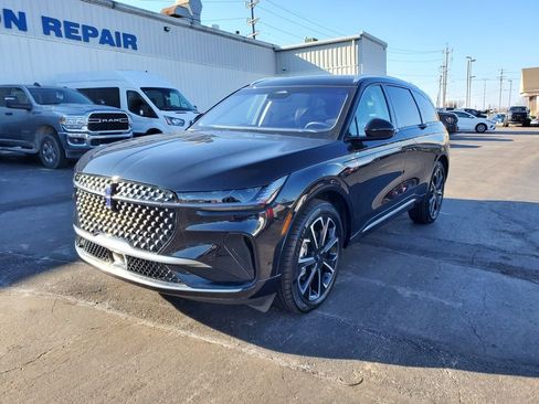 Used 2024 Lincoln Nautilus Reserve w/ Equipment Group 202A image 2