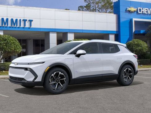 New 2026 Chevrolet Equinox EV LT image 2