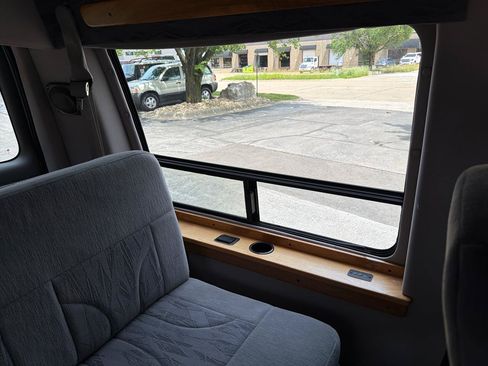 Used 2003 GMC Savana 1500 w/ Preferred Equipment Group 3 RWD image 26