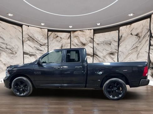 Used 2017 RAM 1500 Express w/ Black Ram 1500 Express Group AWD/4WD image 4