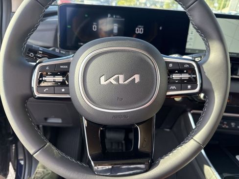 New 2026 Kia Carnival EX FWD image 17