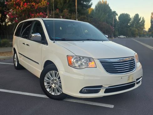 Used 2012 Chrysler Town & Country Limited w/ Luxury Group FWD image 43