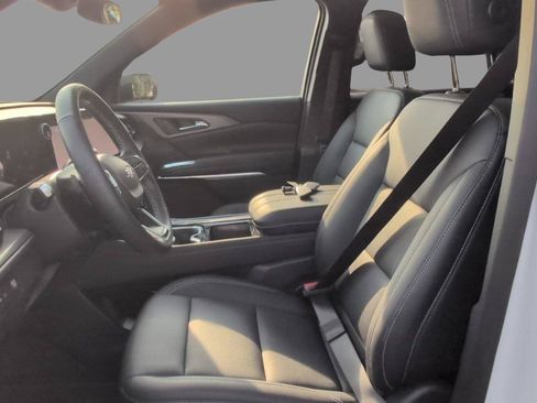Used 2025 Chevrolet Traverse LT w/ Sun and Wheel Package FWD image 18