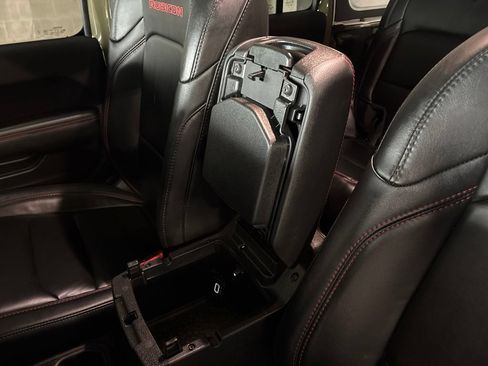 Used 2025 Jeep Wrangler Unlimited Rubicon AWD/4WD image 15