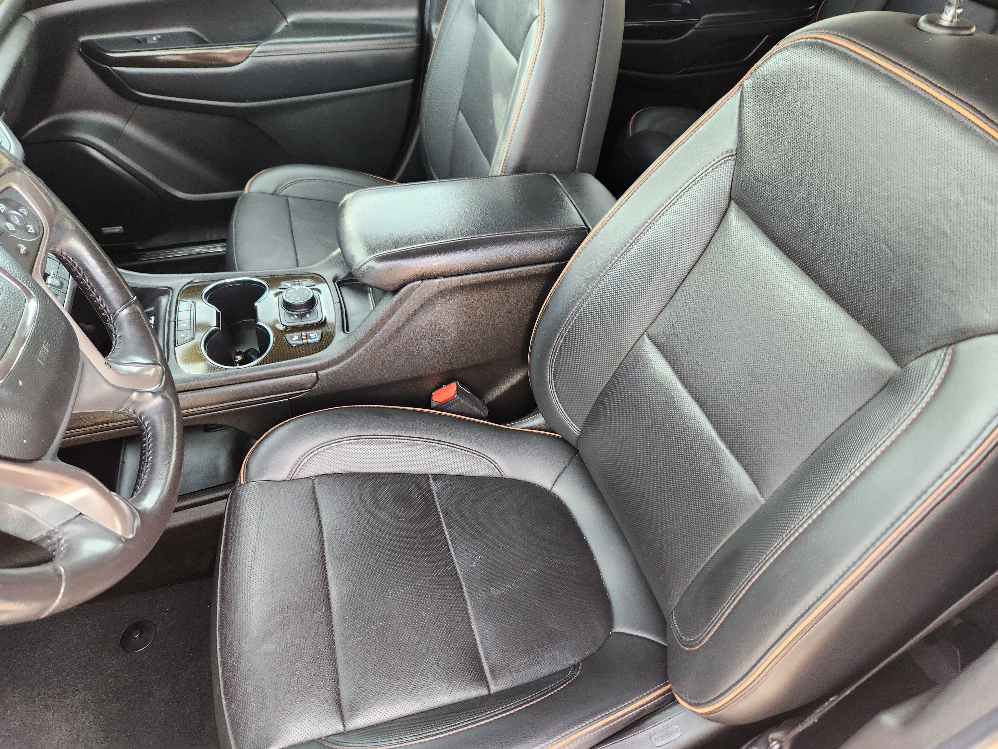 Used 2022 GMC Acadia AT4 w/ Technology Package AWD/4WD image 9