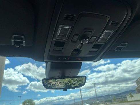 Used 2025 GMC Yukon XL Elevation w/ Elevation Premium Package image 17