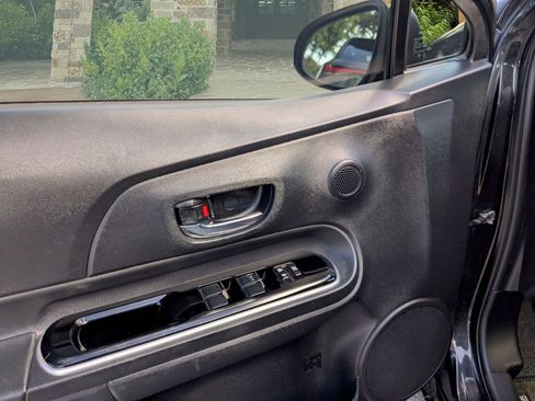 Used 2016 Toyota Prius C Two FWD image 7