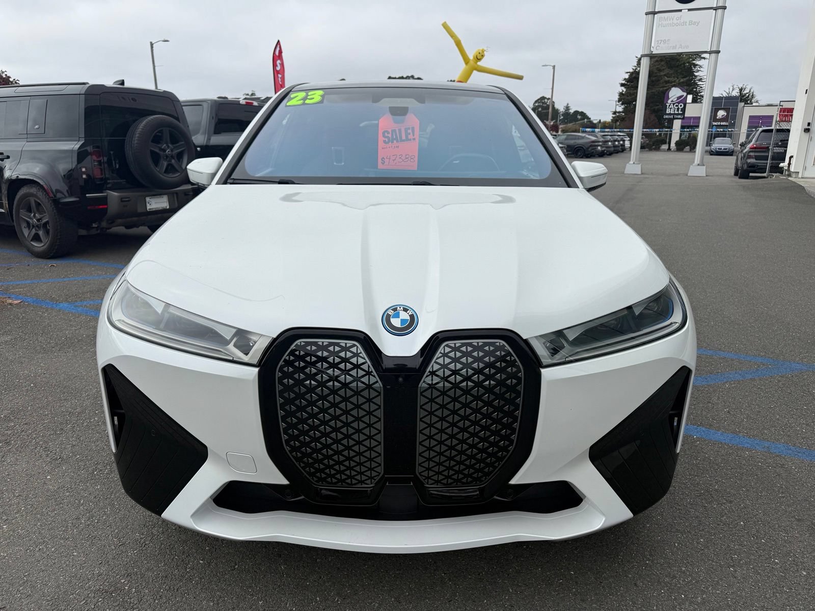 Used 2023 BMW iX xDrive50 w/ Premium Package AWD/4WD image 3