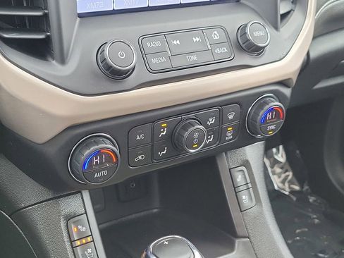 Used 2019 GMC Acadia Denali w/ Technology Package image 18