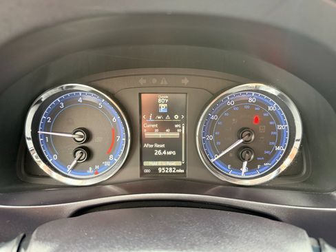 Used 2017 Toyota Corolla SE w/ Carpet Mat Package (TMS) FWD image 11