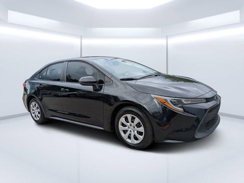 Used 2022 Toyota Corolla LE FWD image 1
