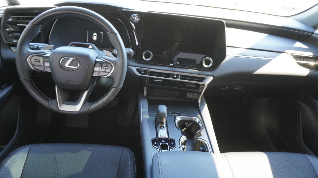 Used 2025 Lexus RX 350 Premium w/ Convenience Package FWD image 14
