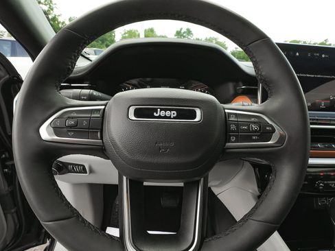 Used 2023 Jeep Compass Limited AWD/4WD image 18