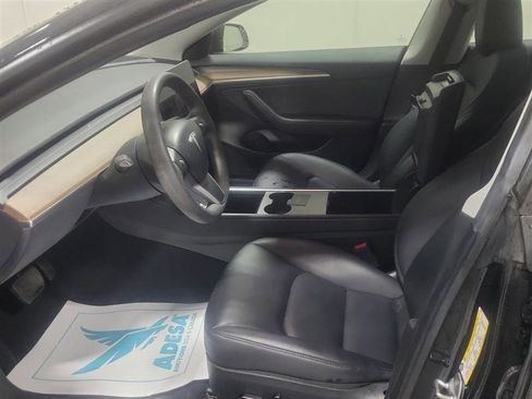 Used 2023 Tesla Model 3 Standard Range image 4