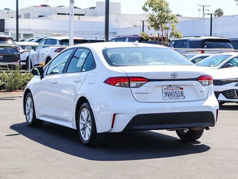 Used 2025 Toyota Corolla LE w/ LE Premium Package FWD image 7