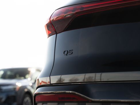 Certified 2025 Audi Q5 Premium w/ Convenience Package AWD/4WD image 29