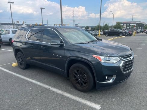 Used 2019 Chevrolet Traverse LT FWD image 2