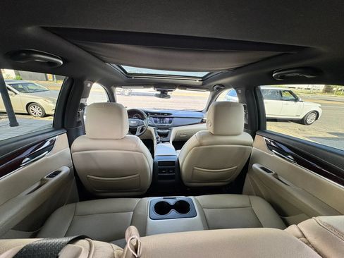 Used 2017 Cadillac XT5 Luxury w/ Driver Awareness Package AWD/4WD image 18