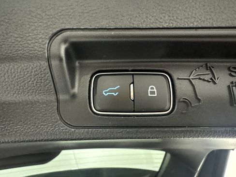 Used 2020 Ford Explorer Platinum w/ Premium Technology Package AWD/4WD image 40