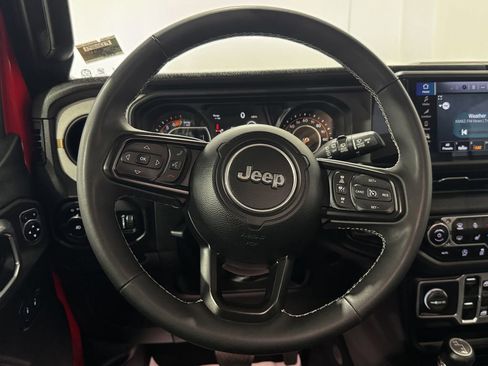 Used 2025 Jeep Wrangler Unlimited Sport AWD/4WD image 4