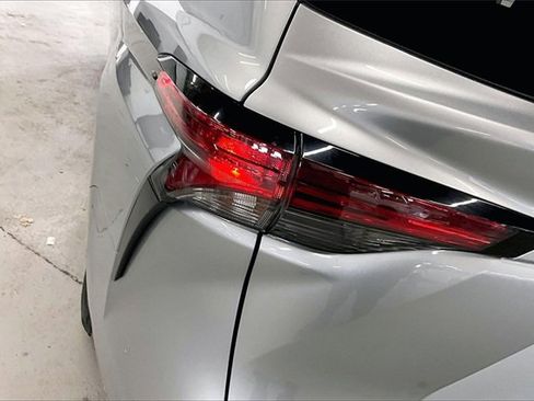 Used 2021 Toyota Sienna XLE image 23