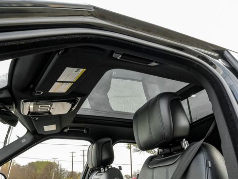 Used 2018 Land Rover Range Rover Supercharged image 24