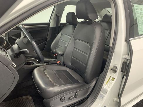 Used 2018 Volkswagen Passat 2.0T SE image 9