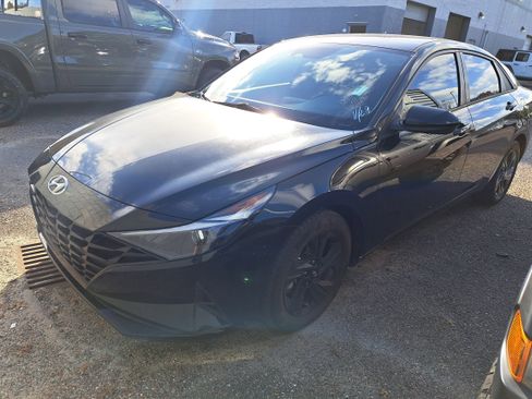 Used 2021 Hyundai Elantra SEL image 3