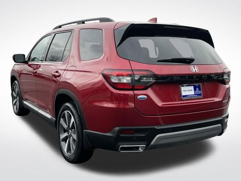 Certified 2025 Honda Pilot Touring image 4