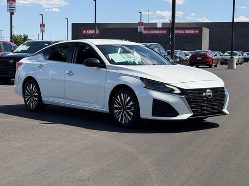 Certified 2024 Nissan Altima 2.5 SV FWD image 9