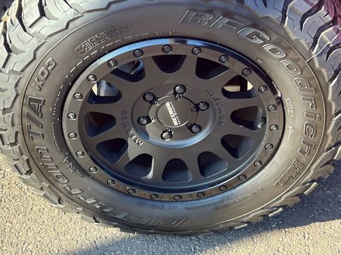 Used 2024 Toyota Tacoma TRD Sport w/ TRD Sport Upgrade Package AWD/4WD image 17