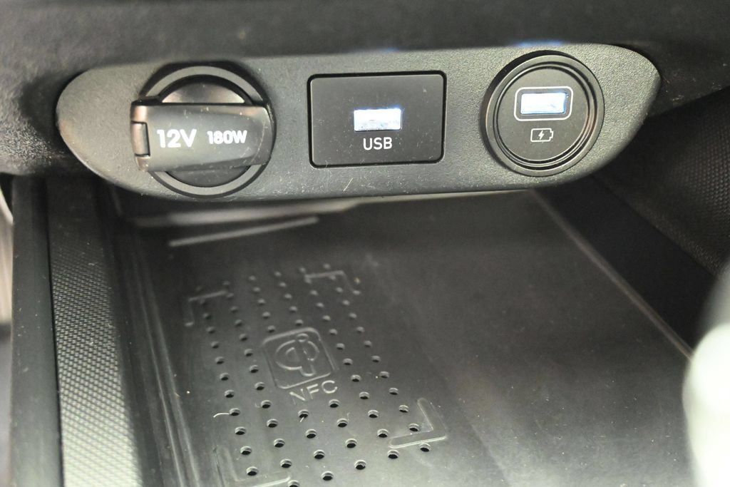 Used 2022 Hyundai Elantra Limited FWD image 16