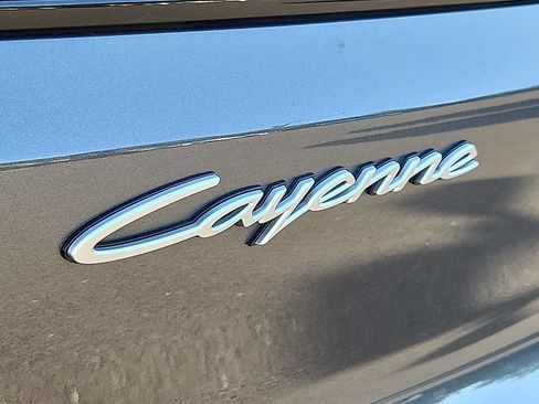 Used 2025 Porsche Cayenne E-Hybrid AWD/4WD image 28