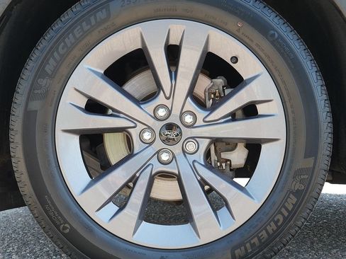 Used 2024 Ford Explorer XLT w/ Equipment Group 202A AWD/4WD image 66