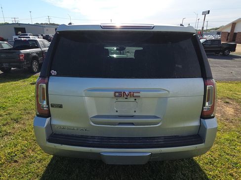Used 2017 GMC Yukon XL SLT AWD/4WD image 5