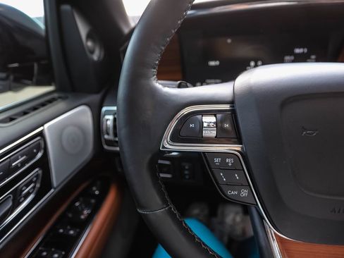 Used 2019 Lincoln Navigator Reserve AWD/4WD image 12