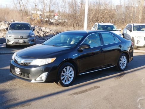 Used 2012 Toyota Camry XLE w/ Convenience Pkg image 3