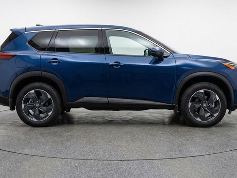 Used 2025 Nissan Rogue SV image 11