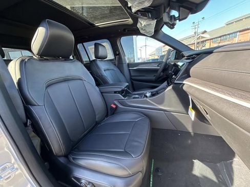 New 2026 Jeep Grand Cherokee Limited AWD/4WD image 36