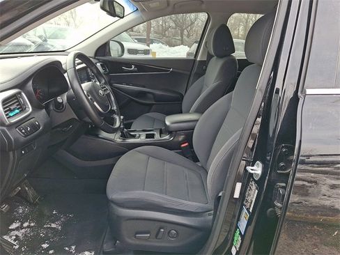 Certified 2019 Kia Sorento LX w/ LX Convenience Package image 13