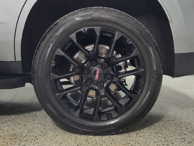 Used 2023 GMC Yukon SLT AWD/4WD image 9