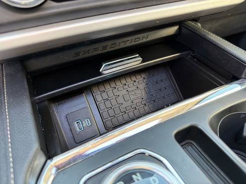 Used 2024 Ford Expedition Max XLT image 32