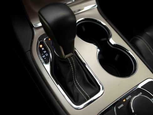 Used 2017 Jeep Grand Cherokee Limited image 10