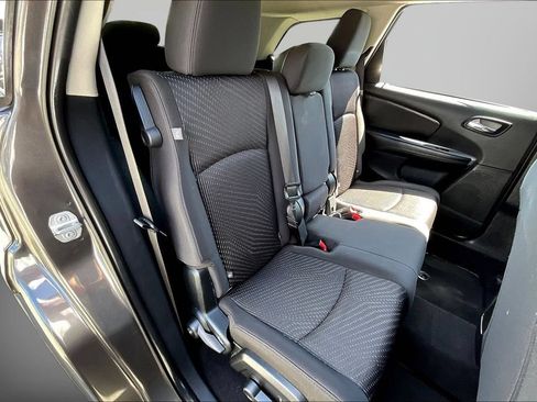 Used 2018 Dodge Journey SE w/ Popular Equipment Group FWD image 25
