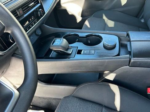 Used 2023 Nissan Rogue SV image 23