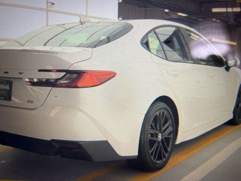 Used 2025 Toyota Camry SE image 2